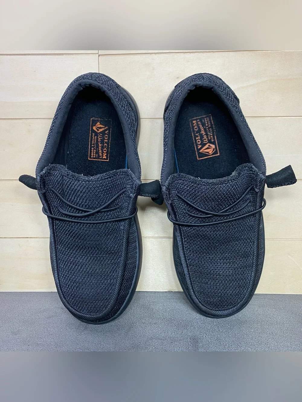 Volcom Chill Slip Resistant Loafers Black Women's Size 6 Shoes W Slip-Ons